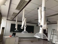 苏州东莞实验室PP吸气罩安装图、珠海万向抽气罩现场图