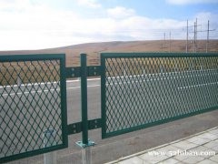 广州厂家供应高速护栏网，锌钢护栏网