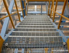 化工厂异型钢格板A河北衡水钢结构楼梯钢格板生产厂家