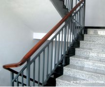 设计安装新型锌钢楼梯扶手泰安护栏厂家推荐